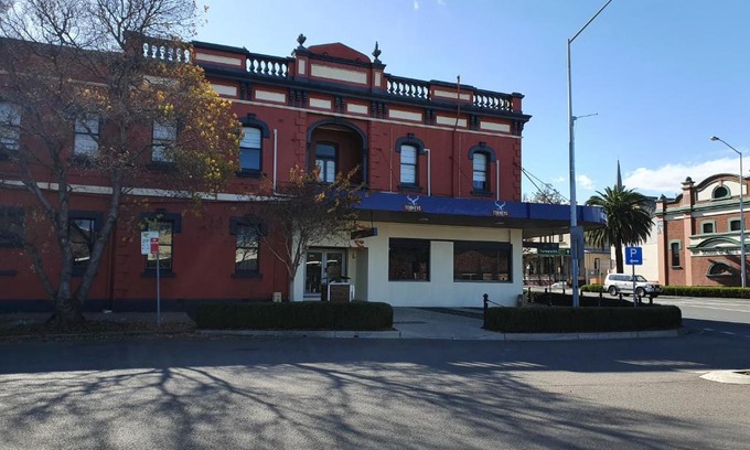 Muswellbrook Hotel | Discover The Royal Hotel: Family-Friendly with Breakfast