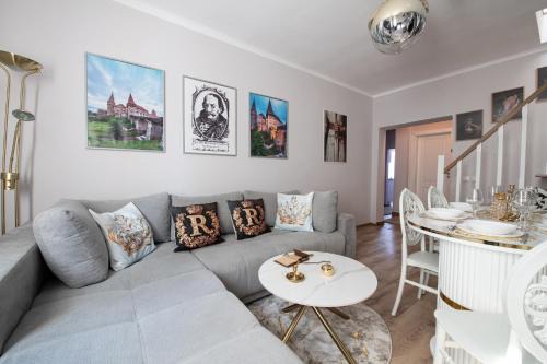 Hunedoara Apartment | The Royal House