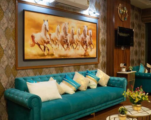 Vallabh Vidhyanagar Hotel | Budget-Friendly Stay at The Royal Inn with Breakfast Included