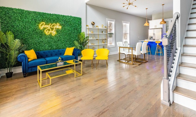 Pittsburgh House | Discover The Royal Luxe: Family-Friendly Near Downtown