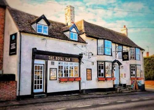 Northway Hotel | Family-Friendly Stay at The Royal Oak – Rated 8.5/10
