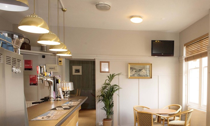 Cullen Hotel | Experience Comfort at The Royal Oak Hotel with Family-Friendly Amenities