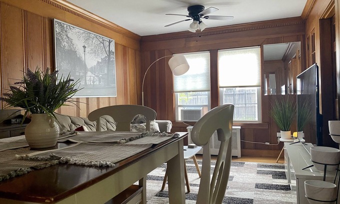 Edgewood Apartment | Explore The Royal Oak of Rhode Island: Pet-Friendly Retreat