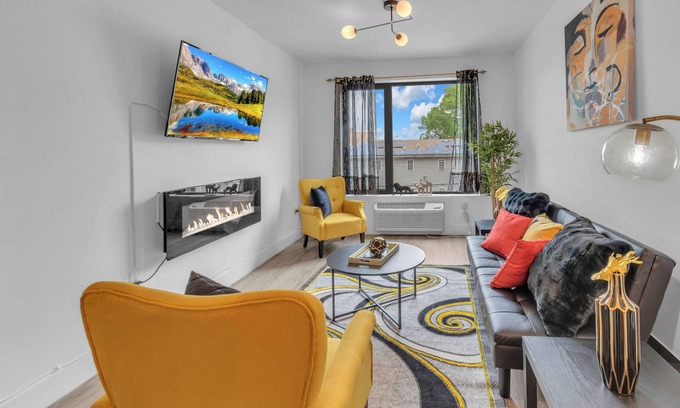 Elizabeth Apartment | Royal Oasis: Free Parking, Pool & Spa Near EWR/NYC