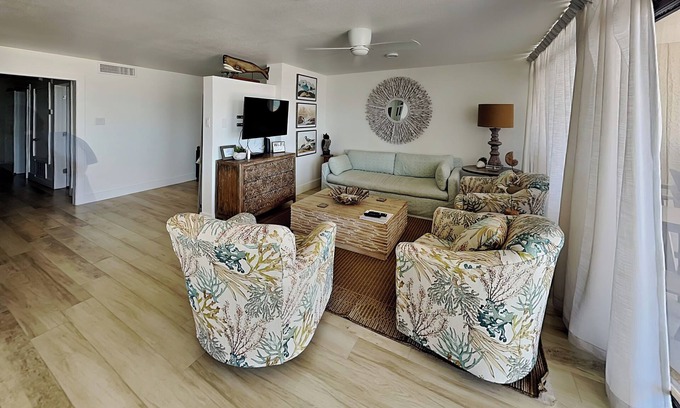 Rockport Condo | Pet-Friendly Royal Reef with Bay Views and Pool Oasis