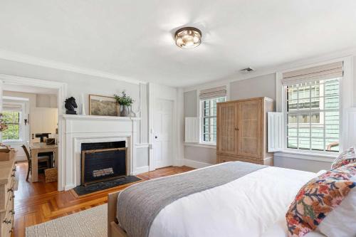 Newport House | The Royce on Spring - High-End Family Getaway in Newport