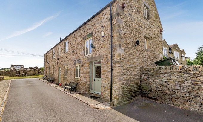 Chesterfield Cottage | Family-Friendly Getaway at The Rumblings 2 in Barlow