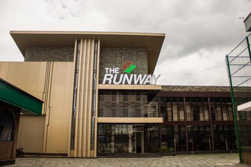 Nedumbassery Hotel | Discover The Runway Hotel: Family-Friendly & Accessible Stay