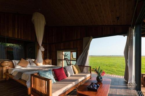 Thang Tam Resort | Discover The Ruong Resort: Family-Friendly with Pool & Breakfast