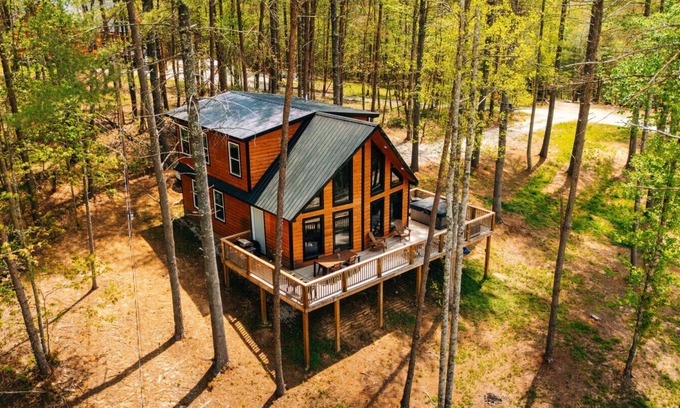 Campton Apartment | Relaxing Getaway: King Bed & Private Hot Tub Retreat