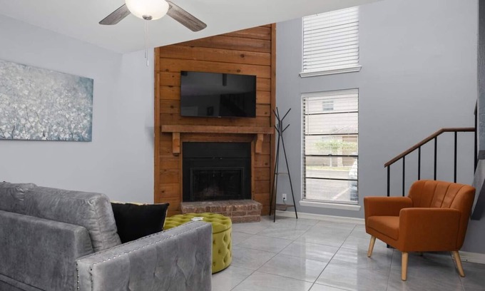 Brownsville Condo | The Rustic Modern Loft by Gigi