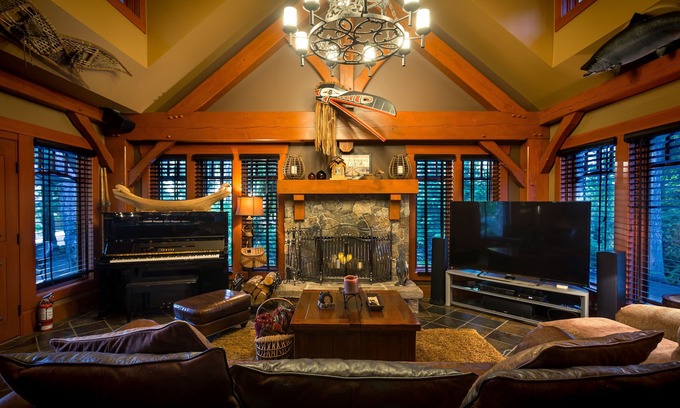Regional District of Nanaimo House | Oceanfront Estate: Rustic Charm with Breathtaking Views