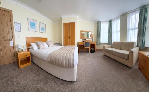 Douglas Promenade Hotel | Discover Oceanfront Comfort at The Rutland Hotel