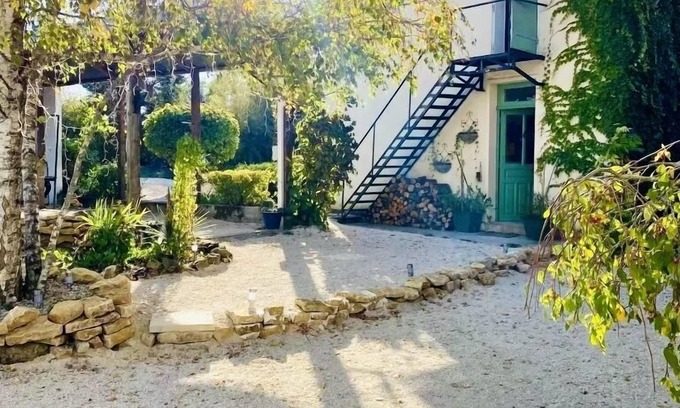 Saint-Pierre-le-Moutier Cottage | Discover The Sage Lodge: Ideal for Families and Pets