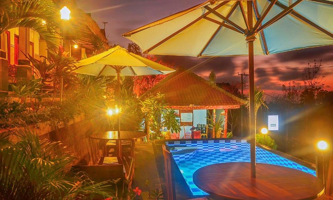 Klumpu House | Discover The Sabho Garden: Pool, Breakfast & Family Fun