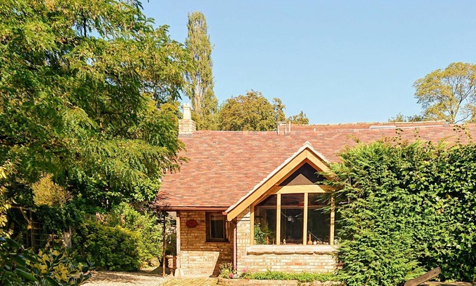 Penycae Cottage | Romantic Retreat at The Saddlery with Spa and Breakfast