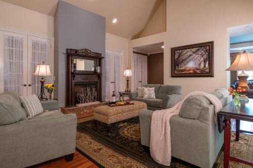 Adairsville Bed & Breakfast | Experience The Sage Cottage: Rated 10/10 with Great Amenities