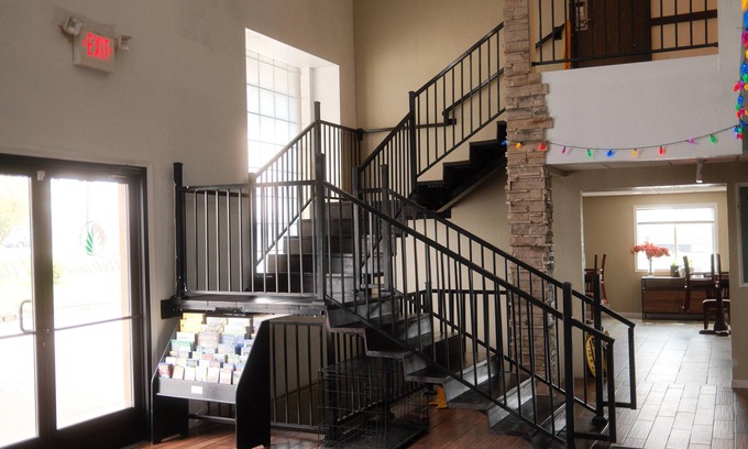 Muscatine Hotel | Comfortable Stay at The Sage Hotel with Breakfast Included
