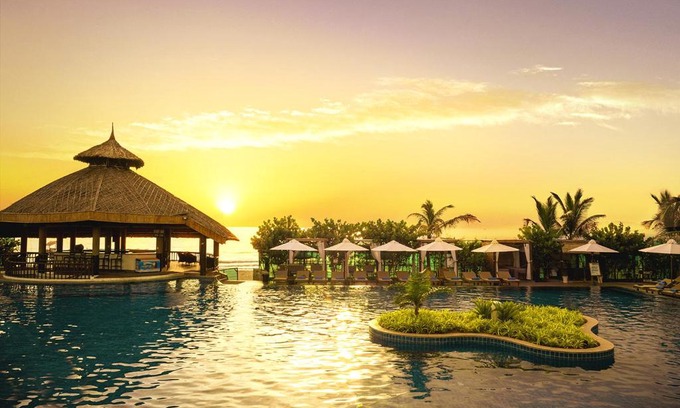 Old Quarter Resort | Relax at The Sailing Bay Beach Resort with Oceanfront Bliss