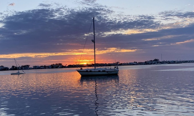 Bradenton Beach Resort | Family-Friendly Comfort at The Sailor Park Hotel