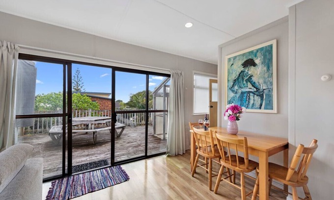 Papamoa Beach Cottage | Tranquil Oceanfront Retreat at The Salty Air Bach