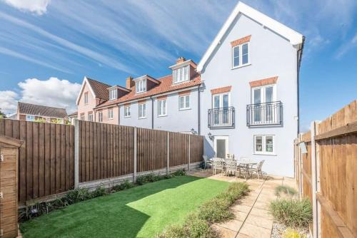 Aldeburgh House | Explore The Salty Dog: Family-Friendly Getaway in Aldeburgh