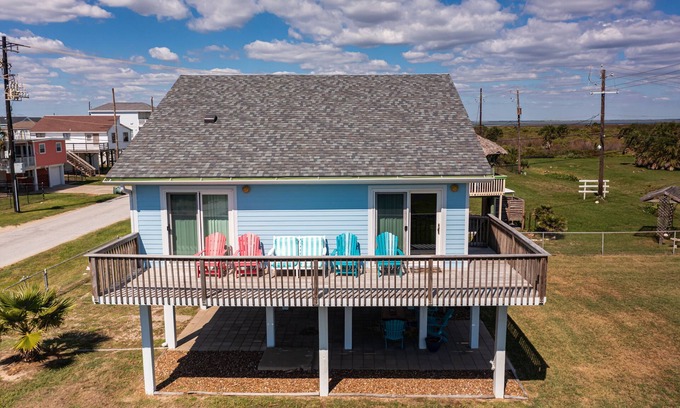 Galveston House | Beachside Retreat at The Salty Dog - Pet Friendly & Cozy