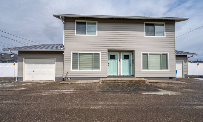 Reedsport House | Discover The Salty Duplex: Oceanfront Bliss Awaits