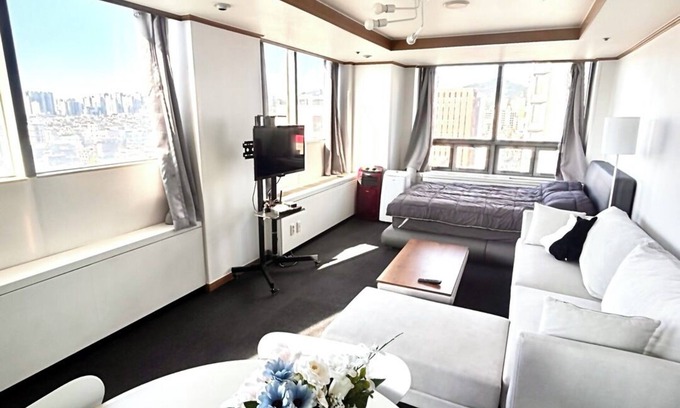 Seogyo-dong Apartment | The Sanctuary : Rosa Innocta