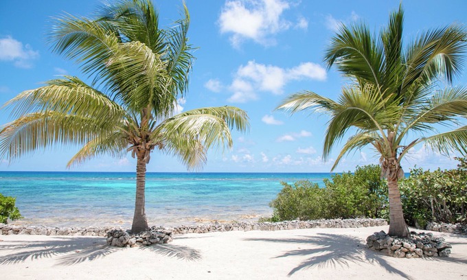 Little Cayman Villa | The Sanctuary - Ideal 4-Bedroom Villa for Memorable Retreats