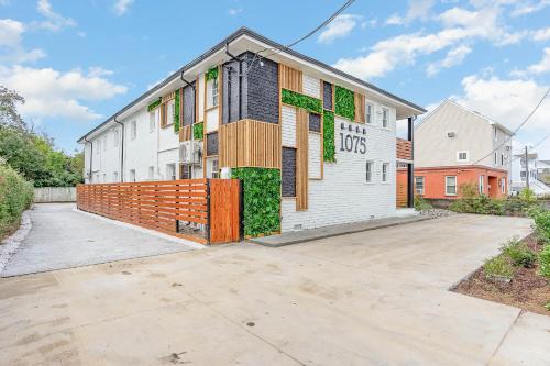 Willoughby Spit Apartment | Stay at The Sand Dune: 4-Star, Pet-Friendly Oasis