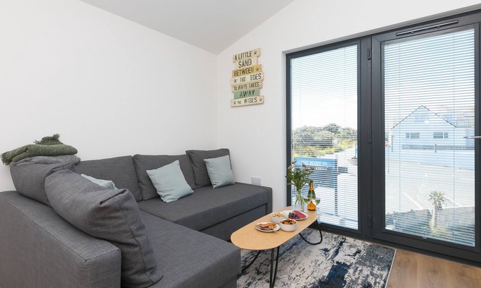 Hayle Cottage | Romantic Oceanfront Cottage Retreat at The Sandbox in Hayle