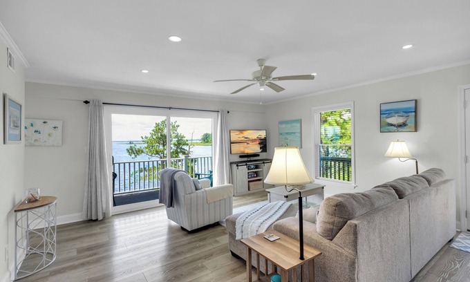 New Bern Condo | Experience Relaxation at The Sandpiper with Pool & Spa