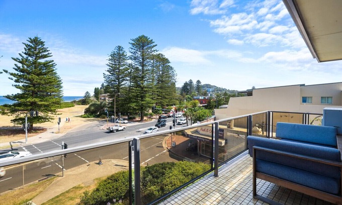 Newport Apartment | The Sands - Steps to the Beach