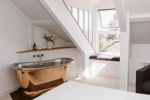 Maenporth House | Experience The Sandy Duck: 4-Star Family-Friendly Retreat