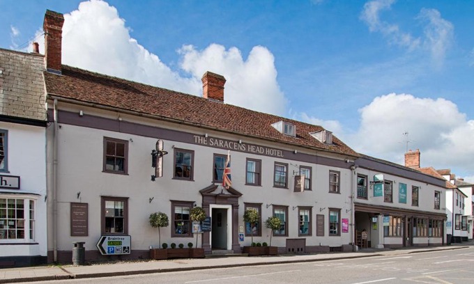 Dunmow Hotel | Pet-Friendly Retreat at The Saracens Head Hotel