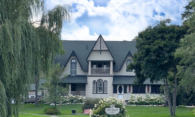 Coboconk Hotel | Experience The Saucy Willow Inn & Cottages - Guest Rated 10/10