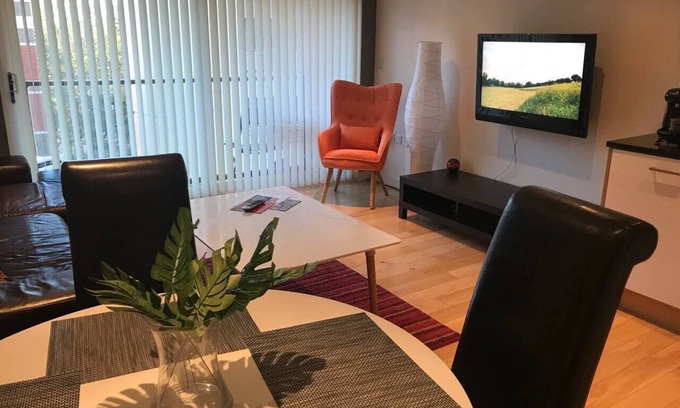 Hull Old Town Apartment | Discover The Sawmill: Elegant City Centre Retreat