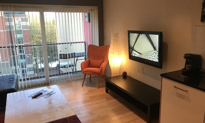 Hull Old Town Apartment | Peaceful City Centre Stay at The Sawmill - 10/10 Rated