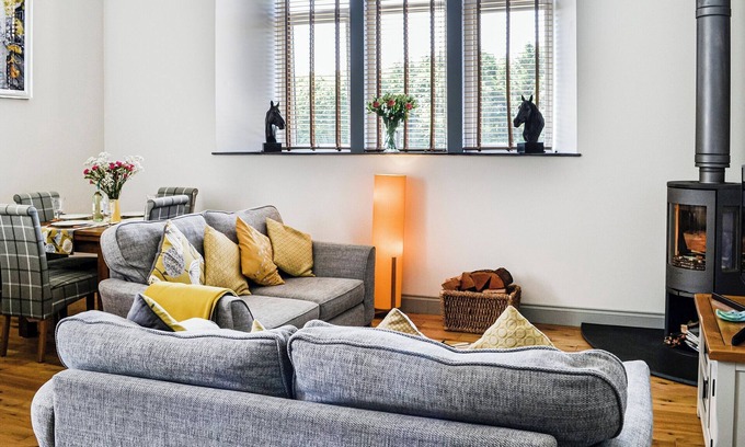 Sorbie Cottage | Cozy 1 Bedroom Retreat with Ocean View in Sorbie