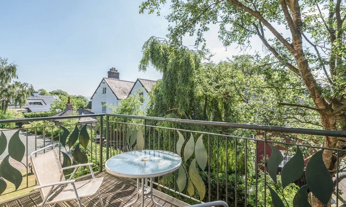 Bishops Castle Cottage | Experience Comfort at The Schoolhouse Brewhouse Hotel