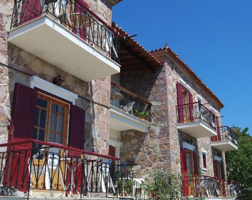 Mithimna Apartment | Inviting Schoolmistress With The Golden Eyes: Family Suites