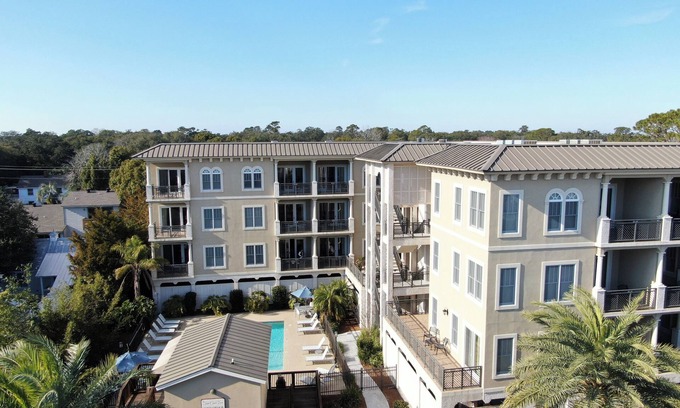 Saint Simons Island Condo | Discover The Sea Gate: Ocean View & Poolside Relaxation