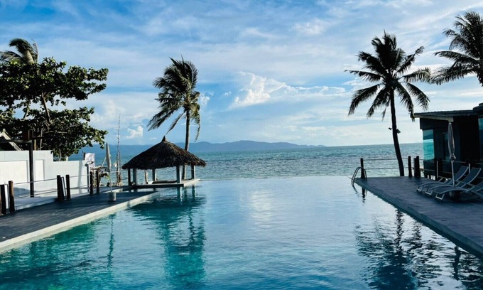 Haad Rin Hotel | Relax at The Sea Resort Haad Rin with Pool & Family Fun