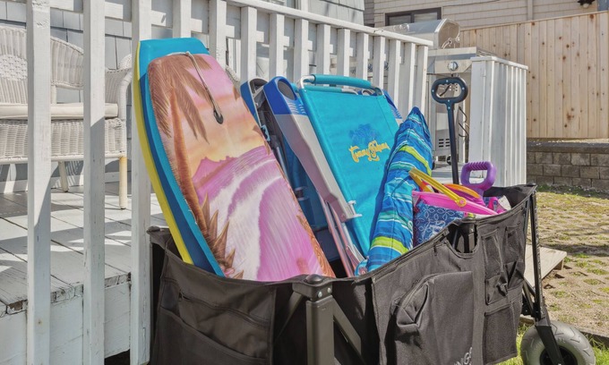 Hampton Cottage | The Sea Sharp - Hampton Beach - 4 min walk to North Beach - Free Parking!