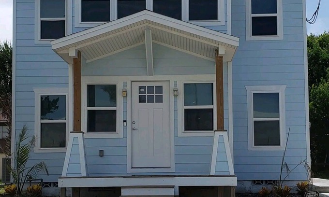 Smith's Memento House | Beachside Retreat: The SeaEsta Whole House Steps to Ocean