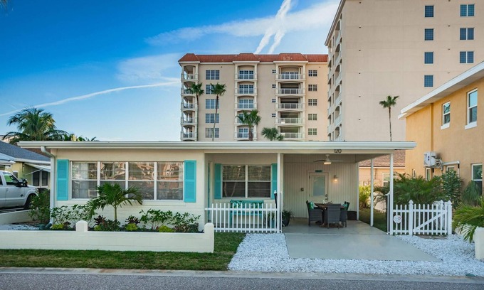 Redington Shores House | Beachfront Seagull Cottage with Ocean View & Spa Amenities