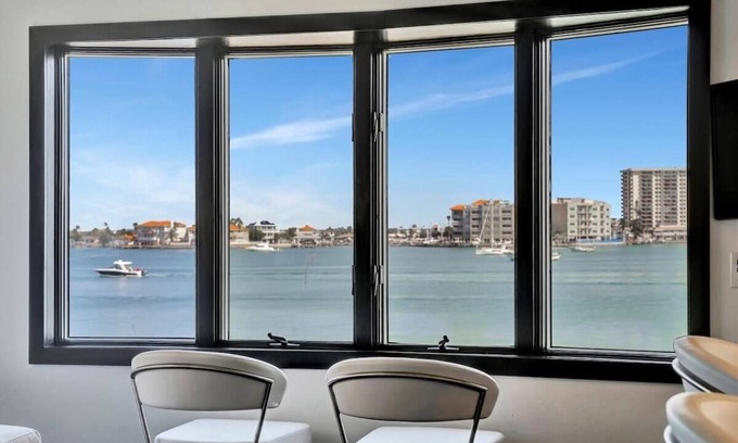 Clearwater Beach Hotel | Seashell Suites: Family-Friendly Stay with Pool & Breakfast