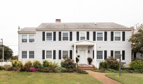 Northeast Virginia Beach House | Seashore Getaway House: Pet Friendly with a 9.5 Rating