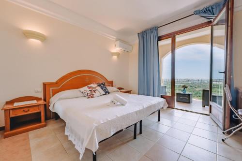 Is Molas House | Seaside Retreat: 9.2 Rated with Pool & Pet-Friendly Perks